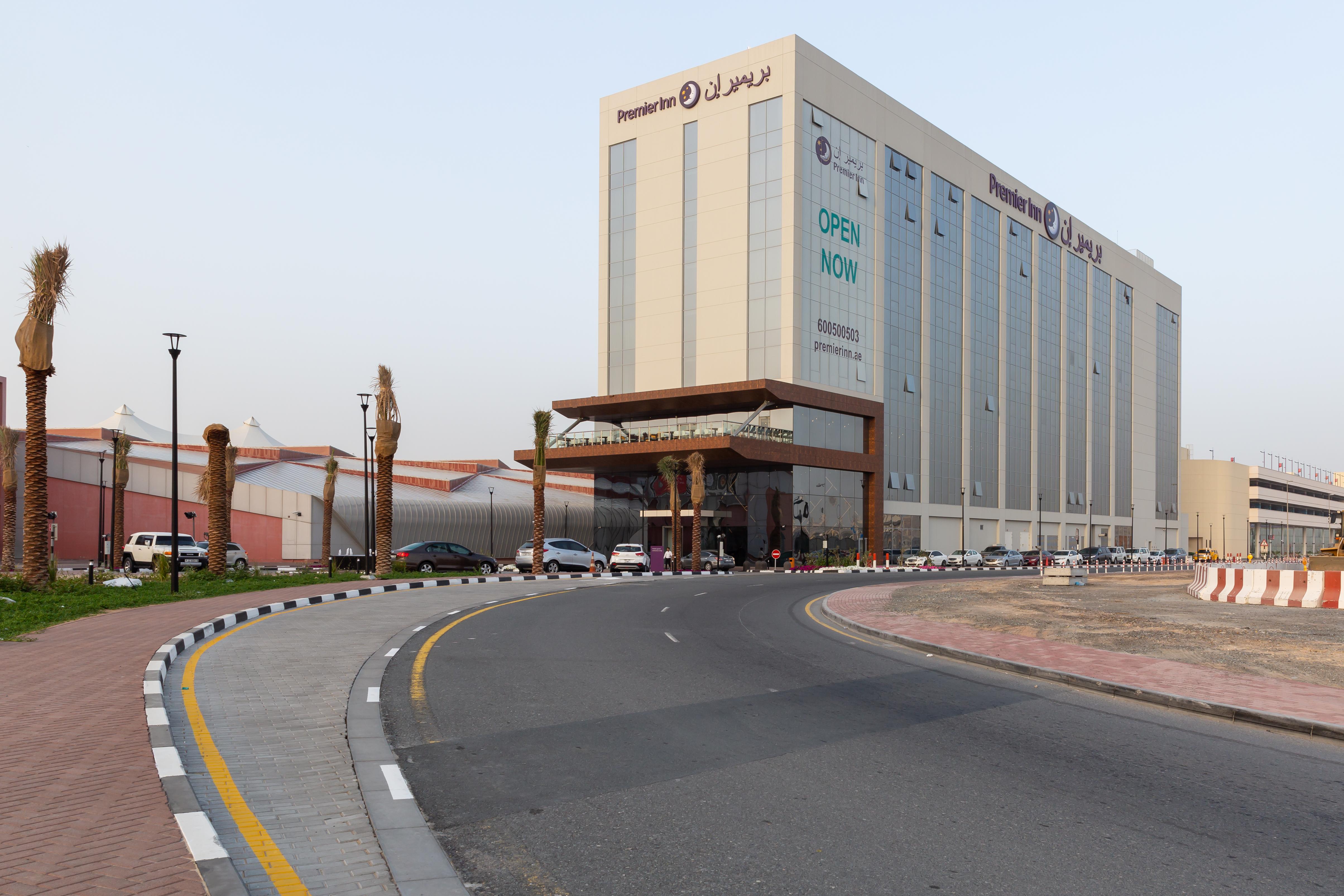 Premier Inn Dubai Dragon Mart Exterior foto